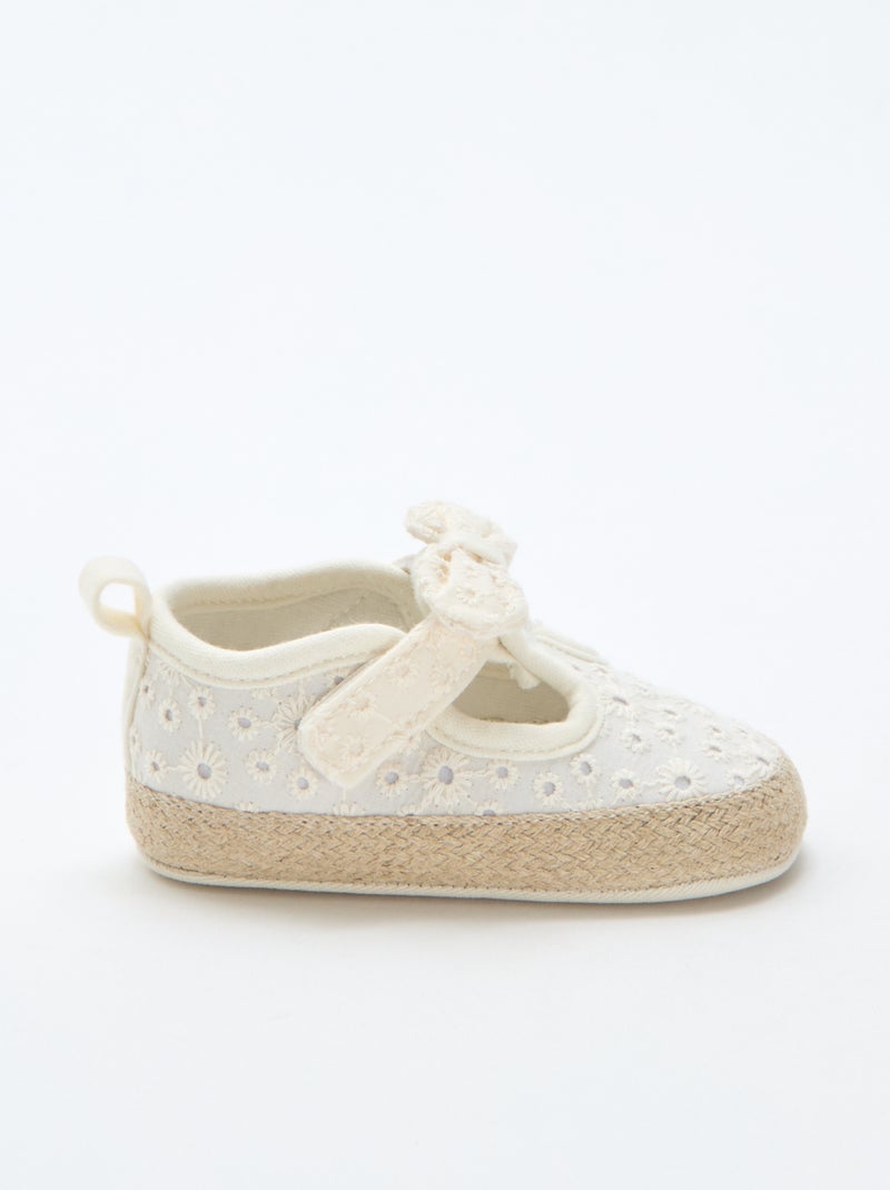 Zapatos con detalles bordados Beige - Kiabi