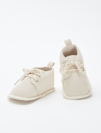 Zapatos de bebé con cordones