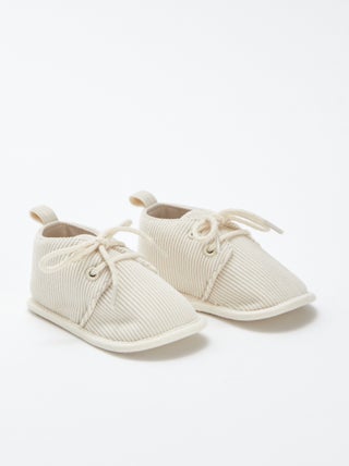 Zapatos de bebé con cordones