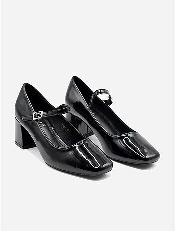 Zapatos de tacón con correa y hebilla