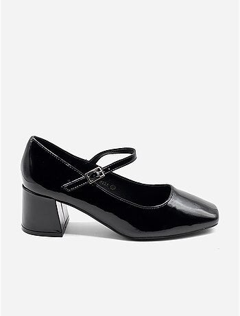 Zapatos de tacón con correa y hebilla
