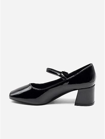 Zapatos de tacón con correa y hebilla