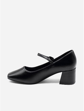 Zapatos de tacón con correa y hebilla