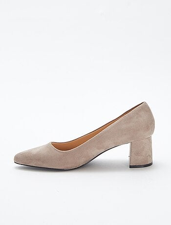 Zapatos de tacón de antelina con tacón cuadrado