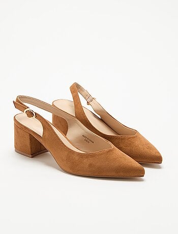 Zapatos de tacón de punta fina con tacón cuadrado
