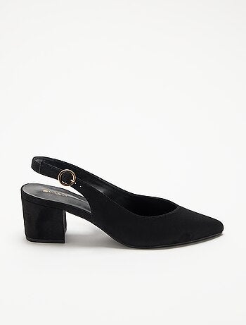 Zapatos de tacón de punta fina con tacón cuadrado