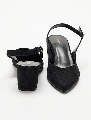 Zapatos de tacón de punta fina con tacón cuadrado