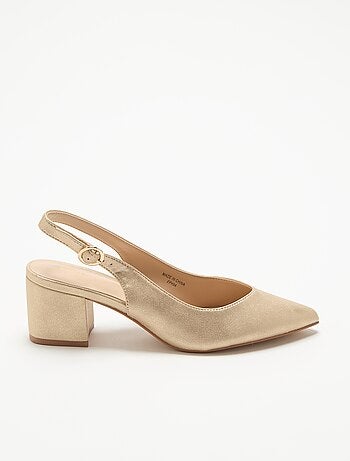 Zapatos de tacón de punta fina en símil dorado