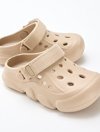 Zuecos cerrados de playa lisos