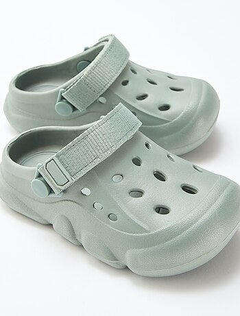 Zuecos cerrados de playa lisos